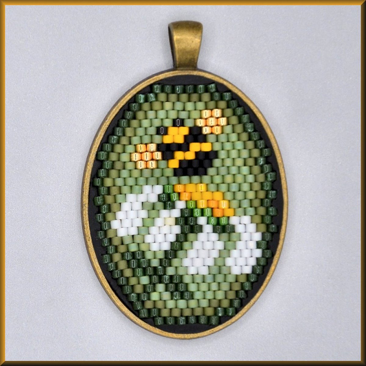 Honey Bee Daisy Oval Pattern - PDF