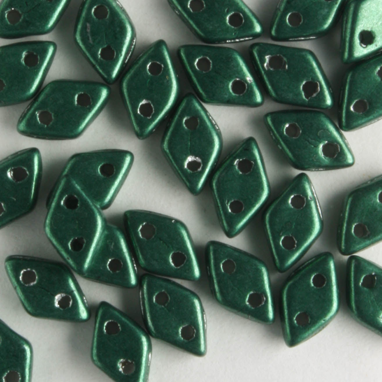 2 Hole Diamond Martini Olive - 5 grams