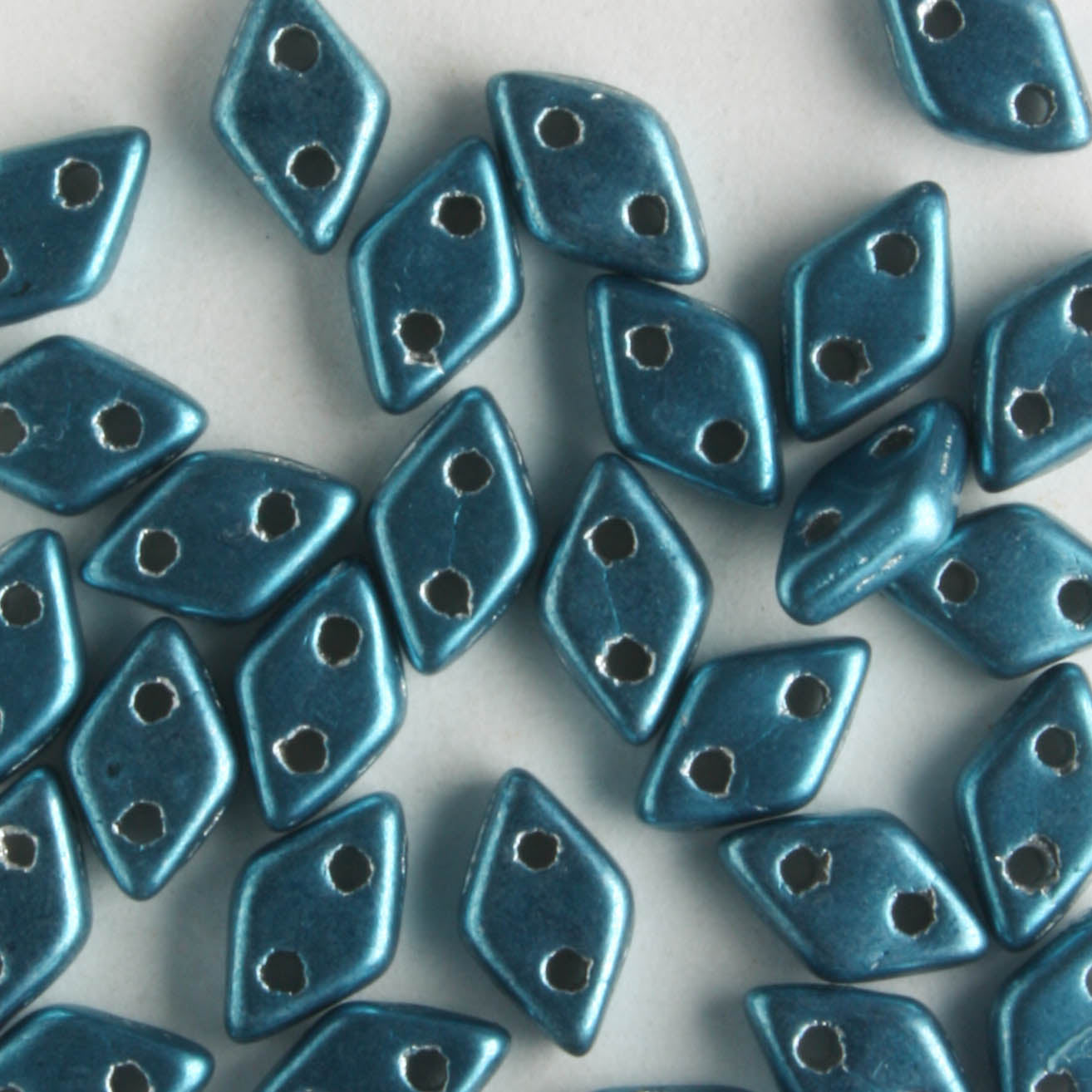 2 Hole Diamond Quetzal Green - 5 grams