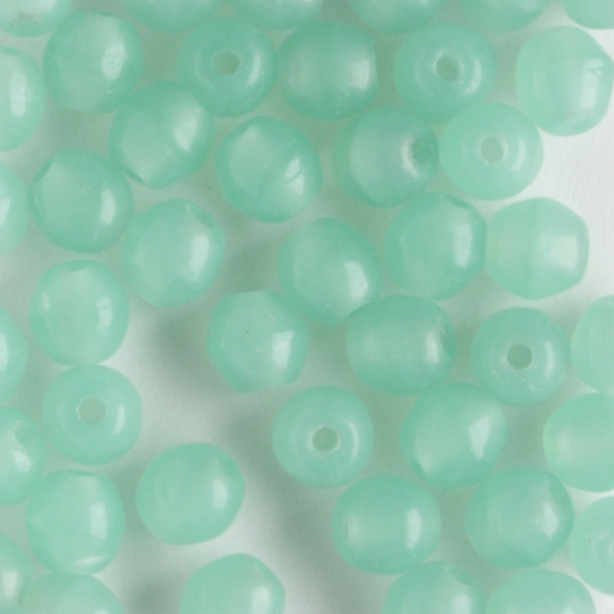 4mm Druk Opaque Green - 100 beads