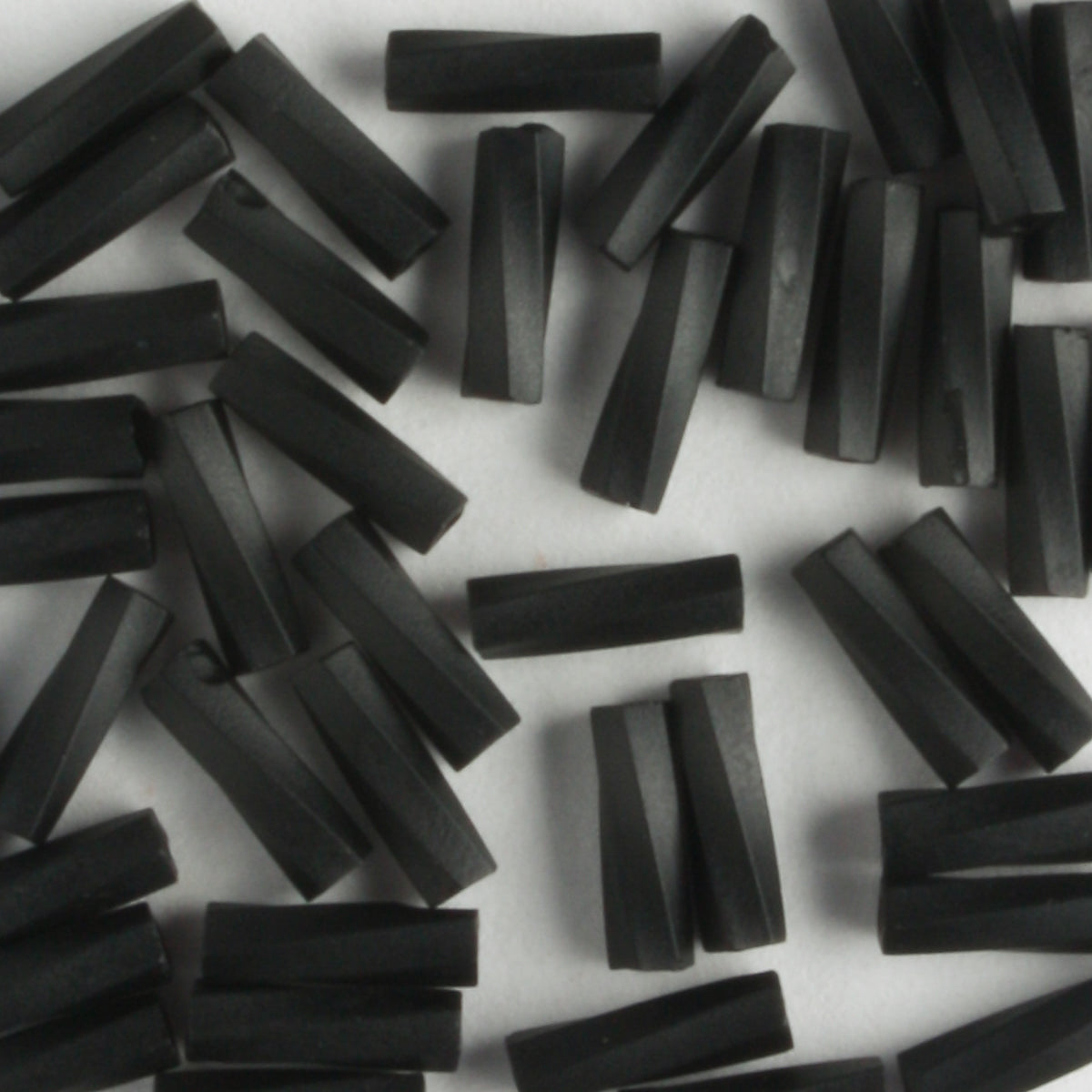 6mm Twisted Bugle Opaque Frosted Black