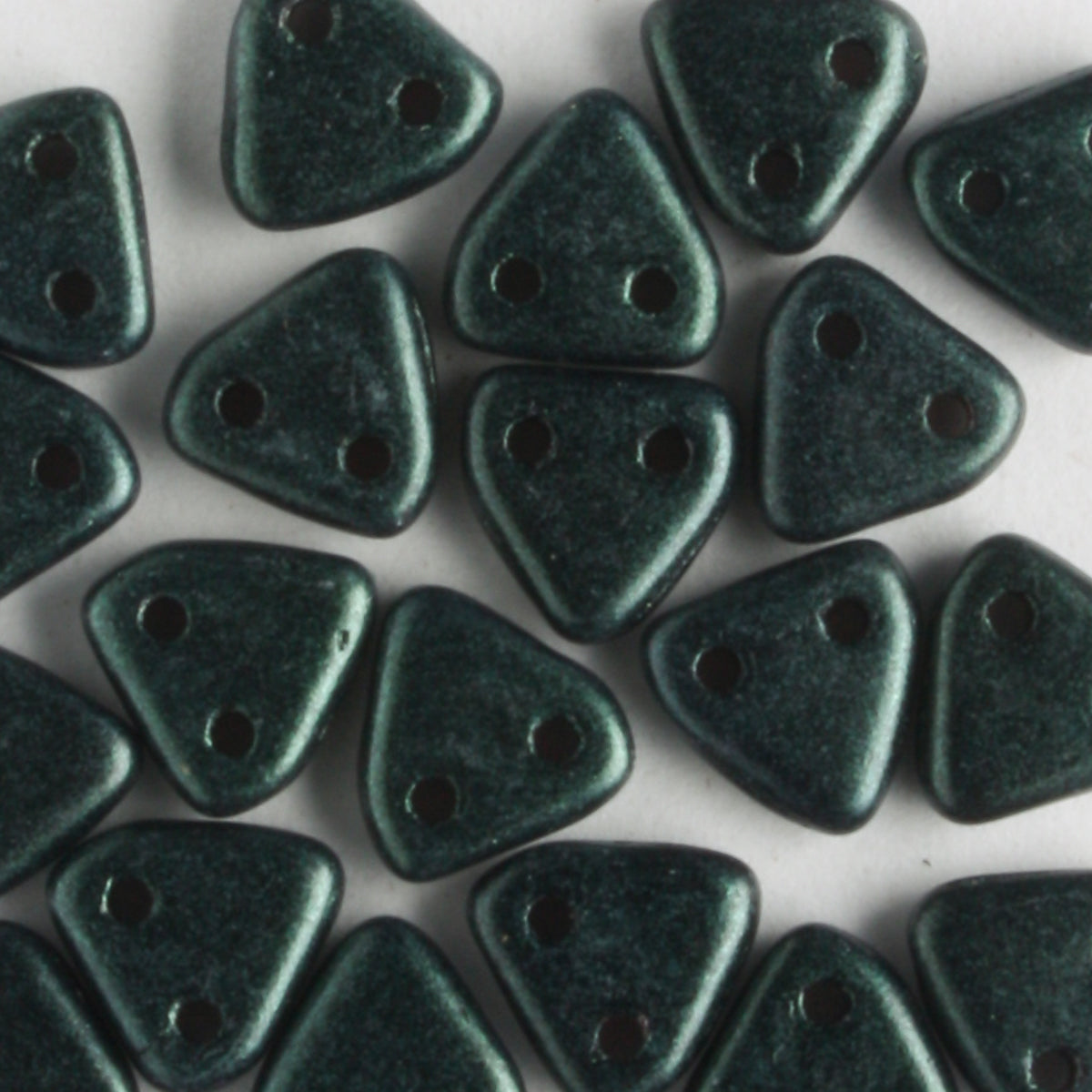 2 Hole Triangle Metallic Dark Forest - 10 grams