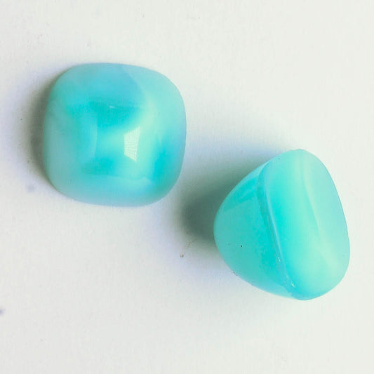 Cabochon Aqua Pyramid