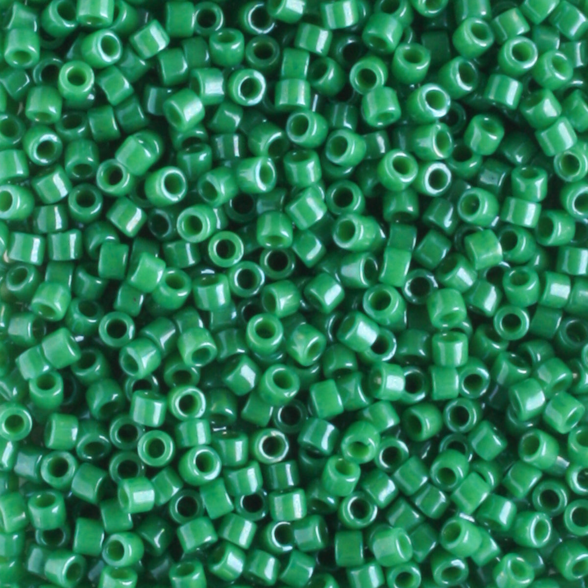 DB0656 Opaque Green - 5 grams