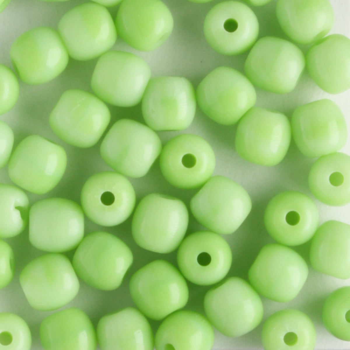 4mm Druk Opaque Green - 100 beads