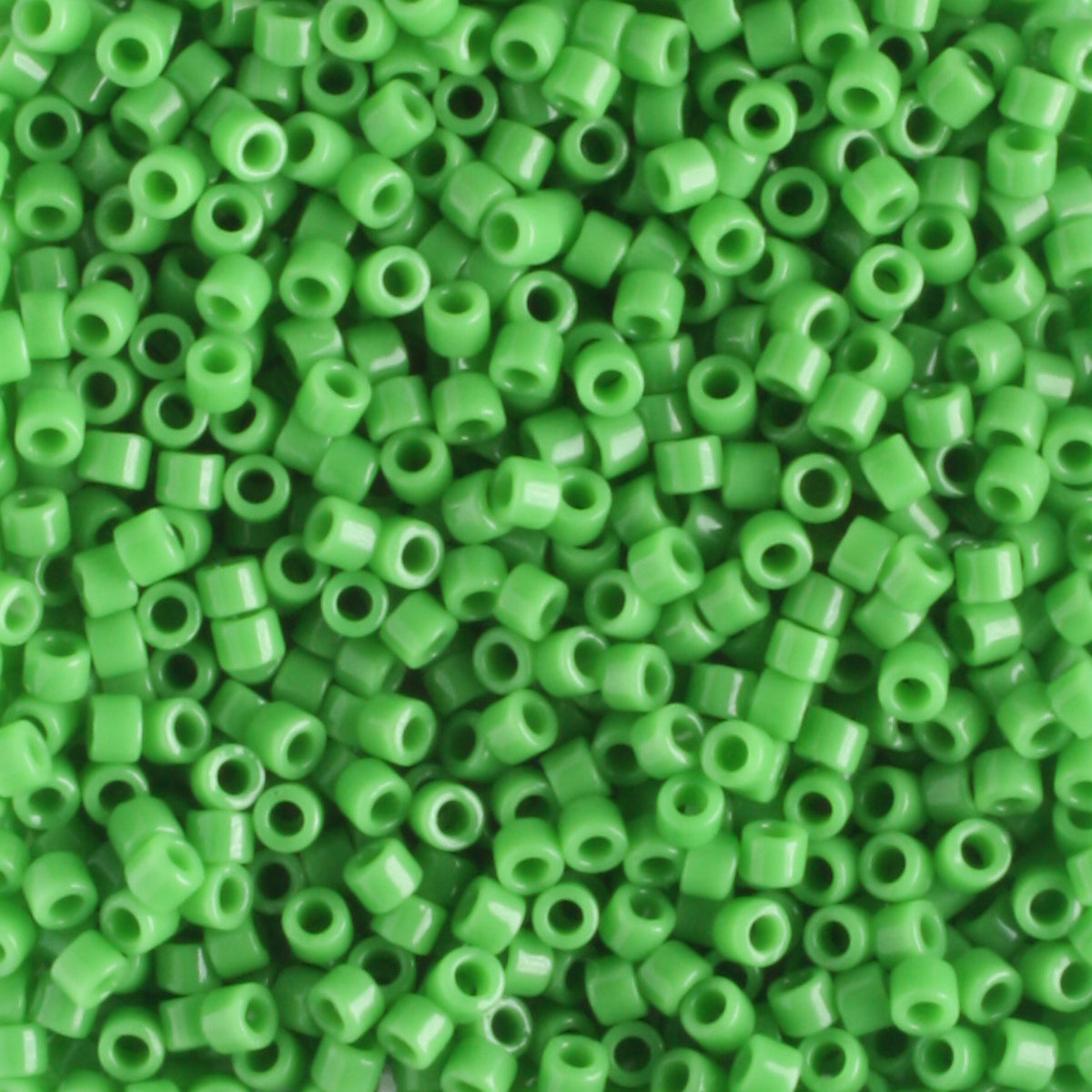 DB0724 Opaque Pea Green - 5 grams