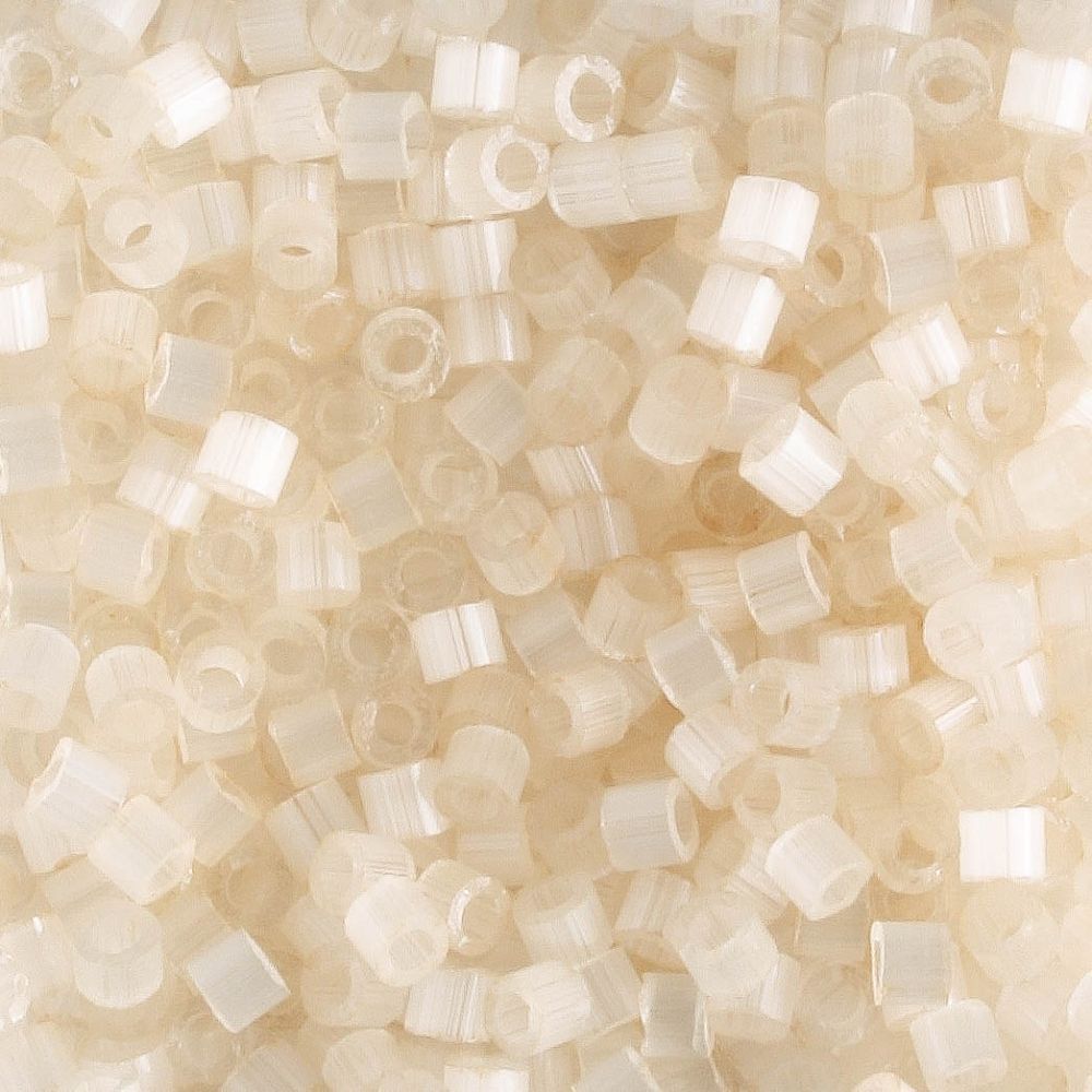 DBM0673 Light Egg Nog Satin - 5 grams