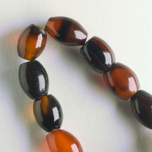 Red/Black Agate - 8" strand