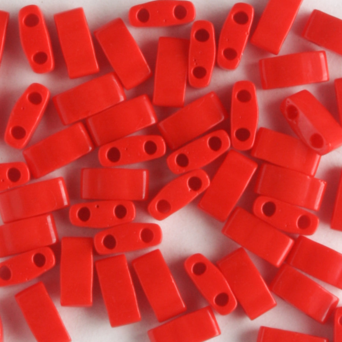 Half Tila Opaque Dark Red - 5 grams